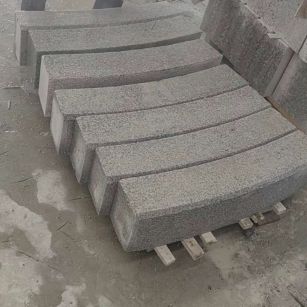牡丹江芝麻白弧形路牙石