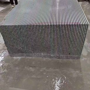 牡丹江芝麻白毛板荒料切割