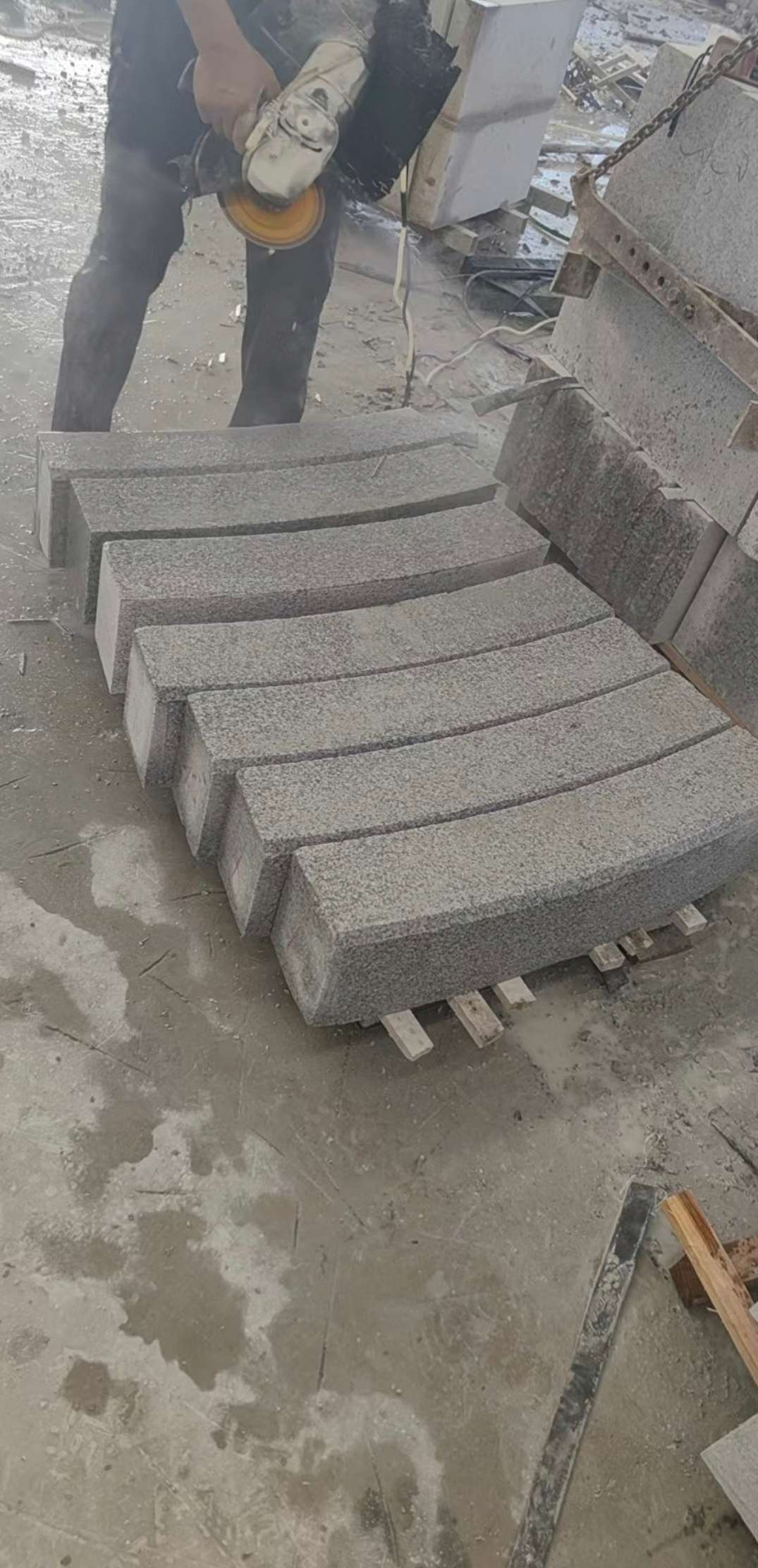 牡丹江芝麻白弧形路牙石