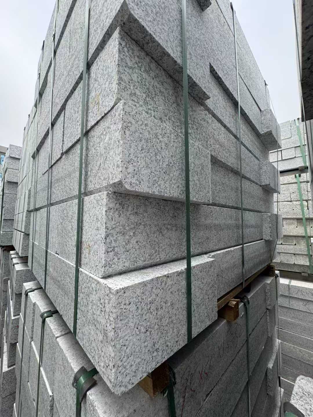 牡丹江芝麻白路牙石 马路牙子