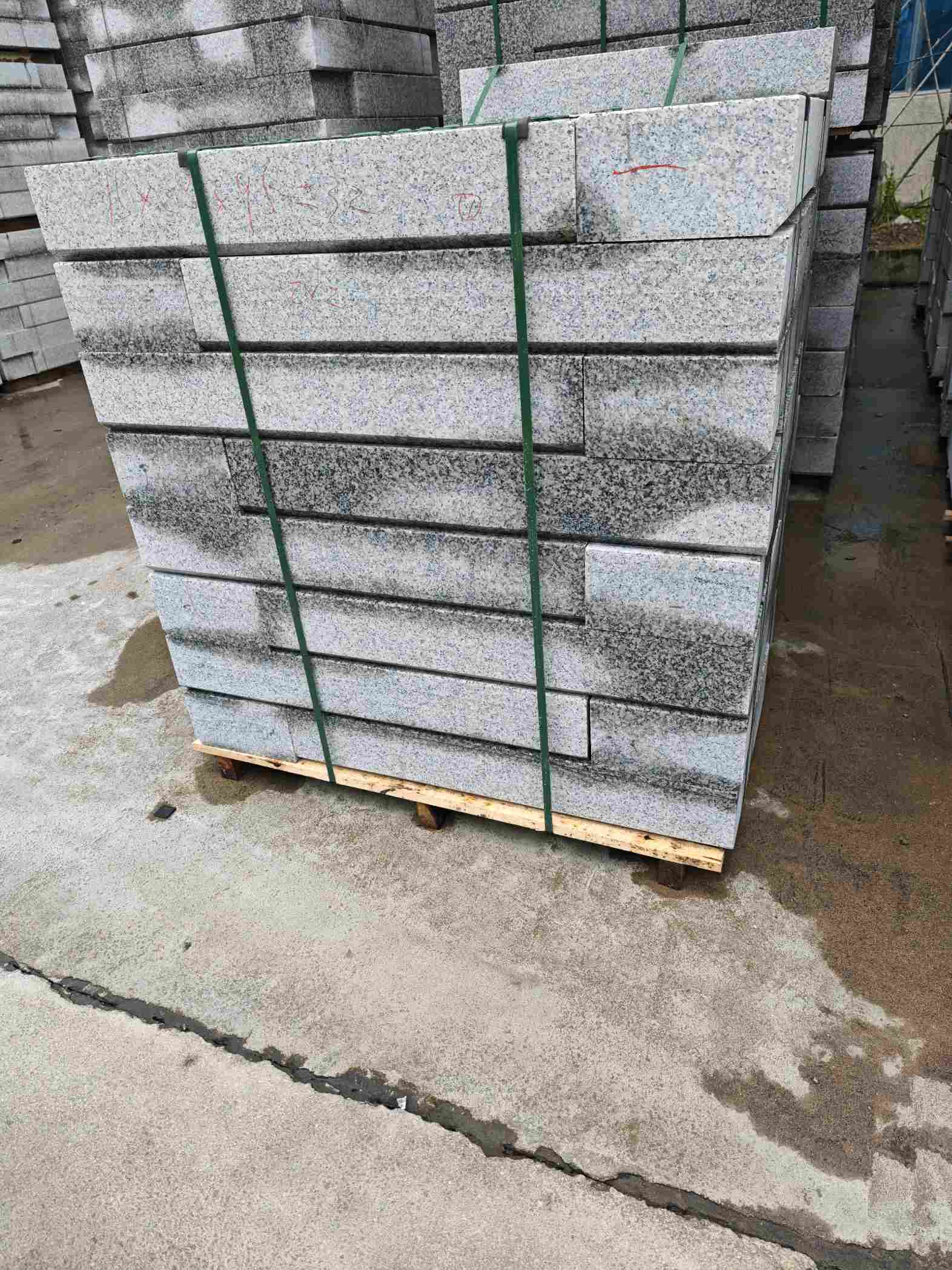 牡丹江芙蓉白路牙石，马路牙子