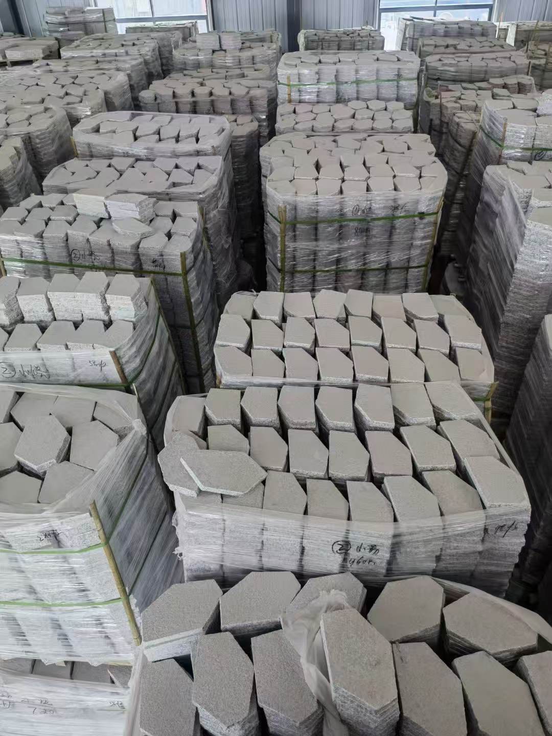 牡丹江芝麻白石材冰裂纹，碎拼。